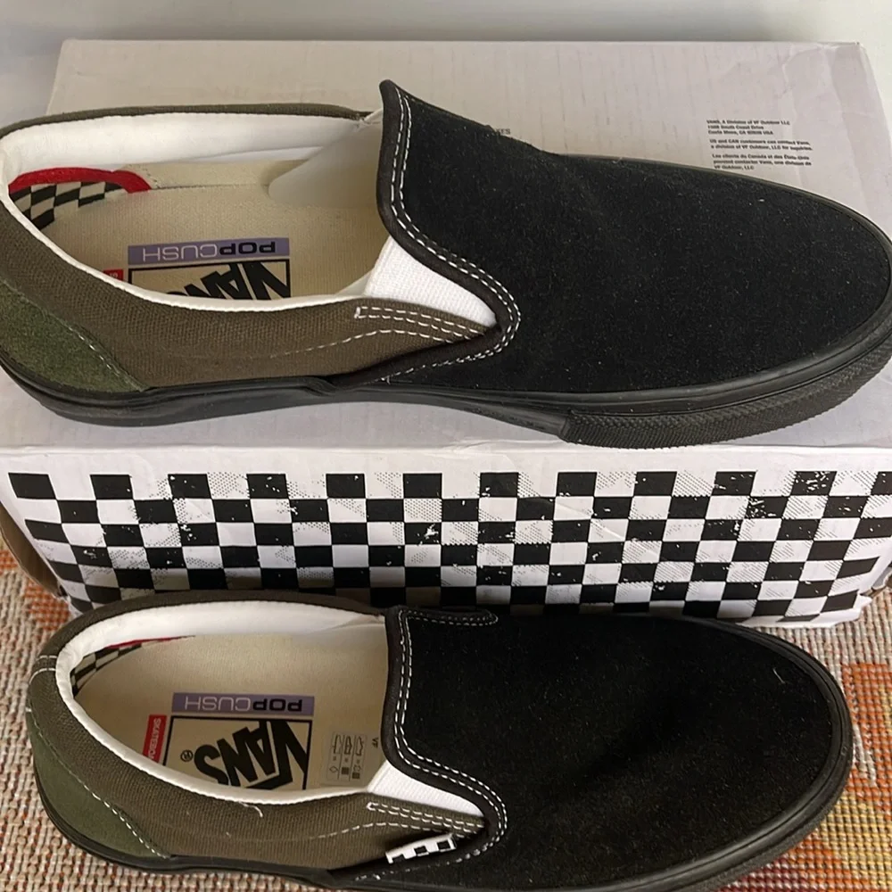 Vans Men’s Skate Slip-On Black/Grape Leaf
VN0A5FCAKE9
Sneakers - Picture 4 of 16
